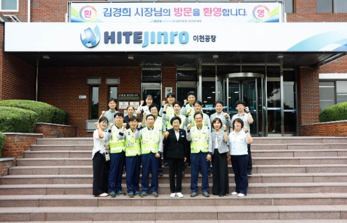 김경희 이천시장, 지역 대표기업 하이...