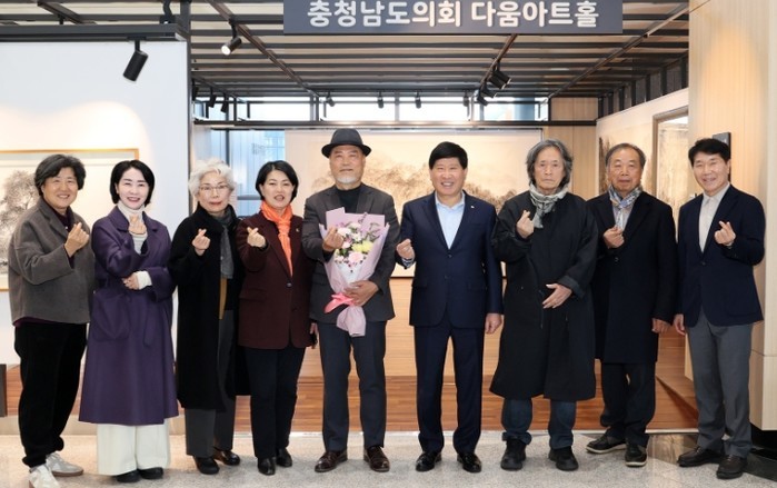 충남도의회 다움아트홀, 박진균 화백 ...